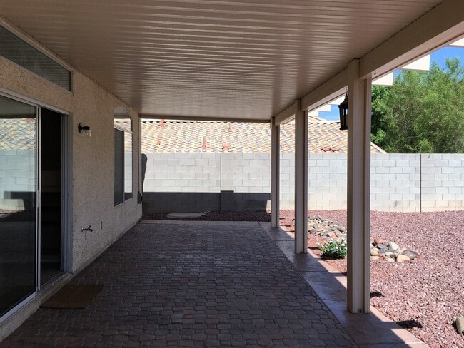 Building Photo - NW Single Story 3 Bedroom