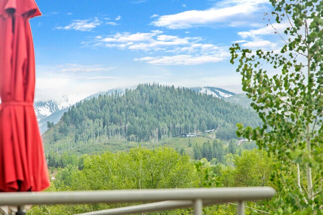 Building Photo - 100 N 8th St