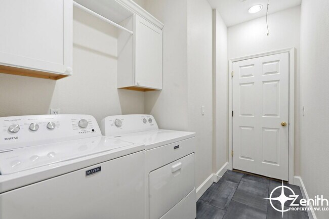Building Photo - 2103 NE 161st Pl