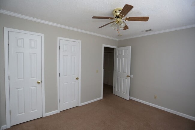 Building Photo - 3 Bedroom at Countryside