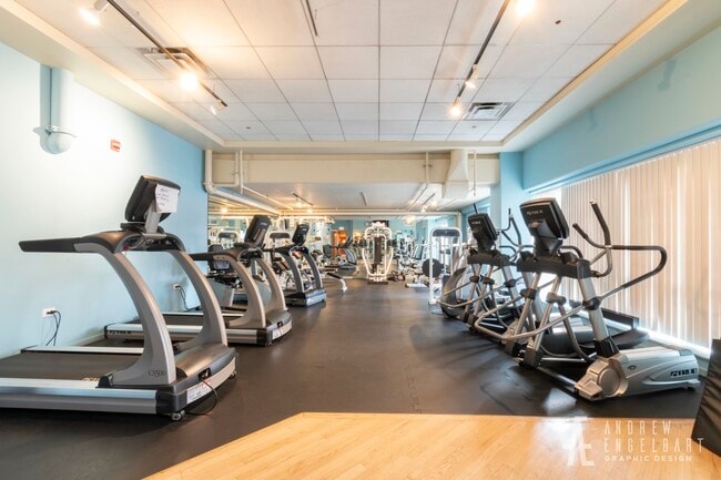 Building Photo - 933 W Van Buren St