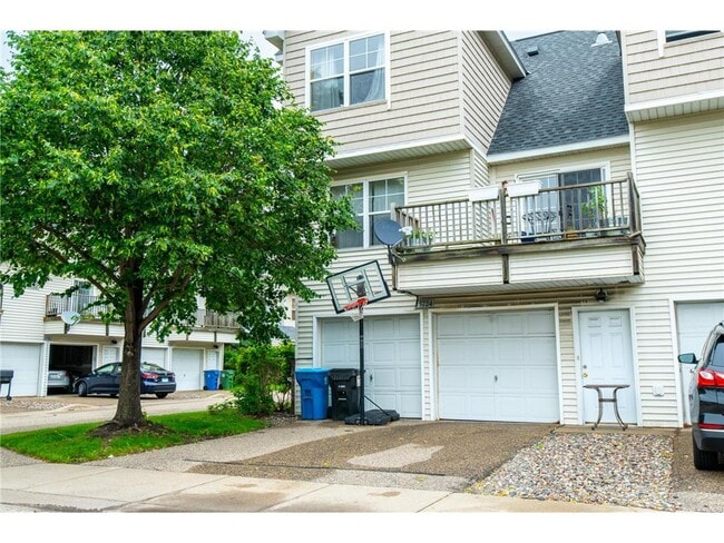 Building Photo - 5724 4th St NE