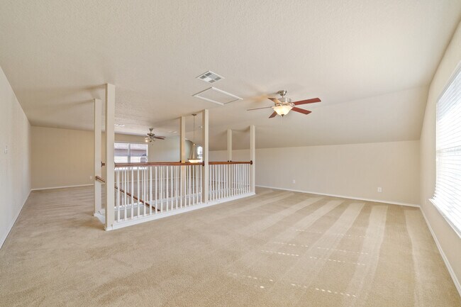 Building Photo - Spacious 4-Bed Home with Island Kitchen, Private Patio & Fenced Yard in Schertz