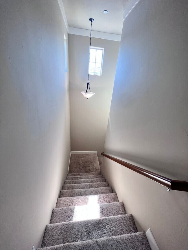 Building Photo - Stunning 3 Bedroom, 2.5 Bath Single Family Home, Gated Community, Beautiful Inside & Out!