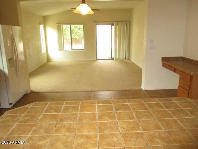 Building Photo - 694 E Saddle Way