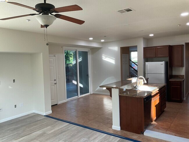 Building Photo - 1360 Tiffany Dr