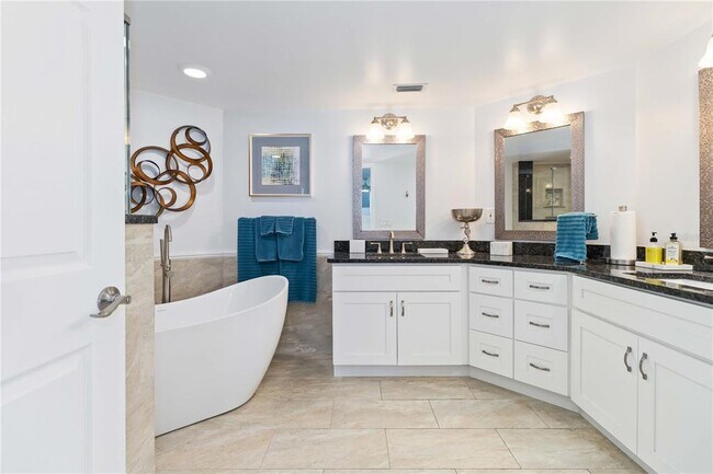 Building Photo - 3400 Ocean Beach Blvd