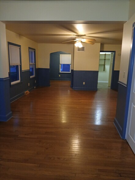 Building Photo - 518 S Calumet Rd