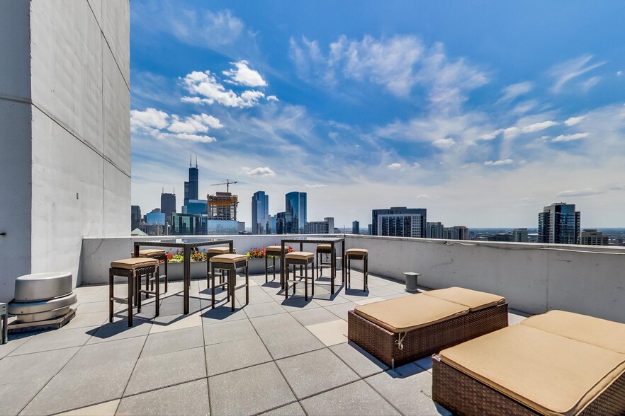 Building Photo - 303 W Ohio St