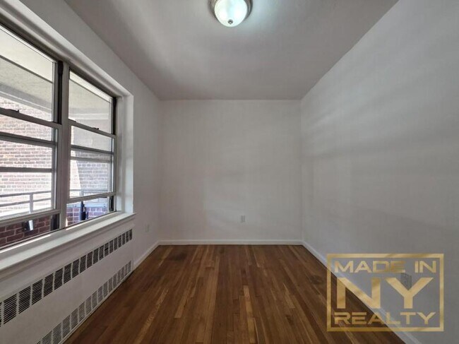 Building Photo - 3 bedroom in KEW GARDENS NY 11415