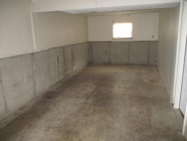 Building Photo - 1039 E Huntington Pl