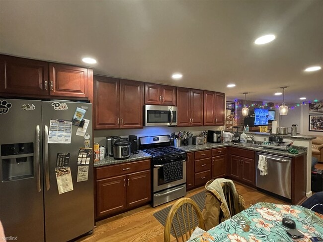 Building Photo - 4 br, 2.5 bath House - 2619 Jane St