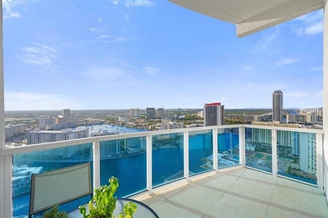 Building Photo - 1945 S Ocean Dr