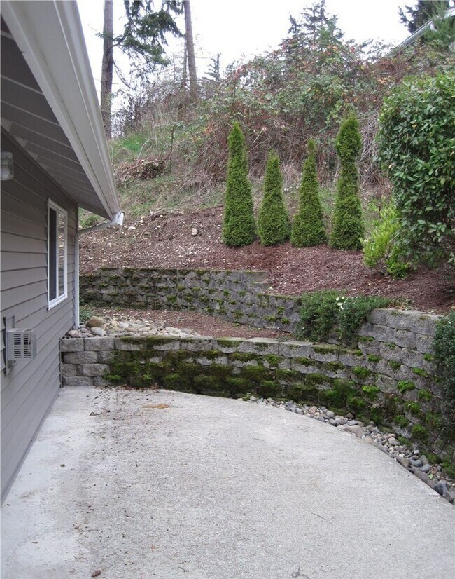 Building Photo - Barger Duplex