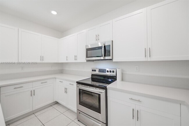 Building Photo - 640 NE 207th St