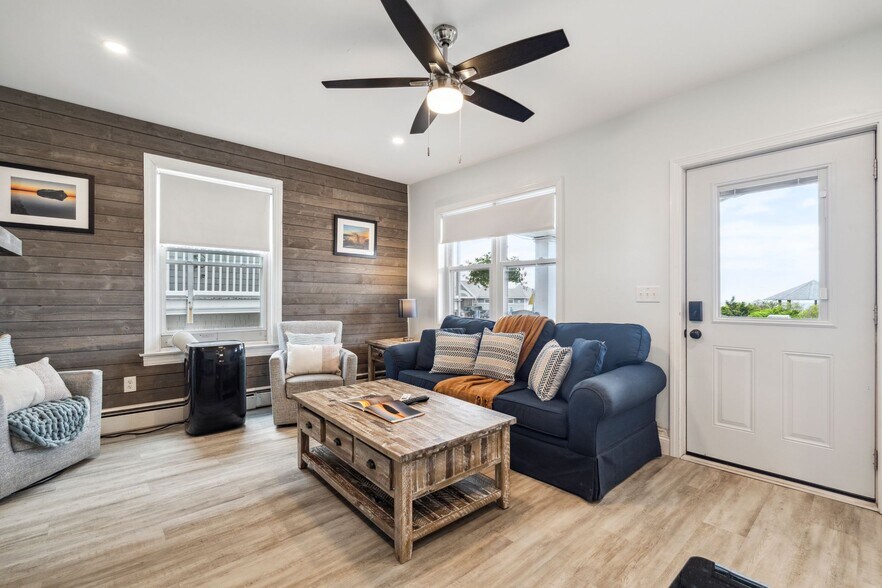 Living - 61 Ocean Blvd
