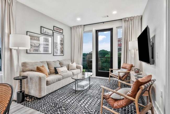 Building Photo - 245 Hermitage Ave