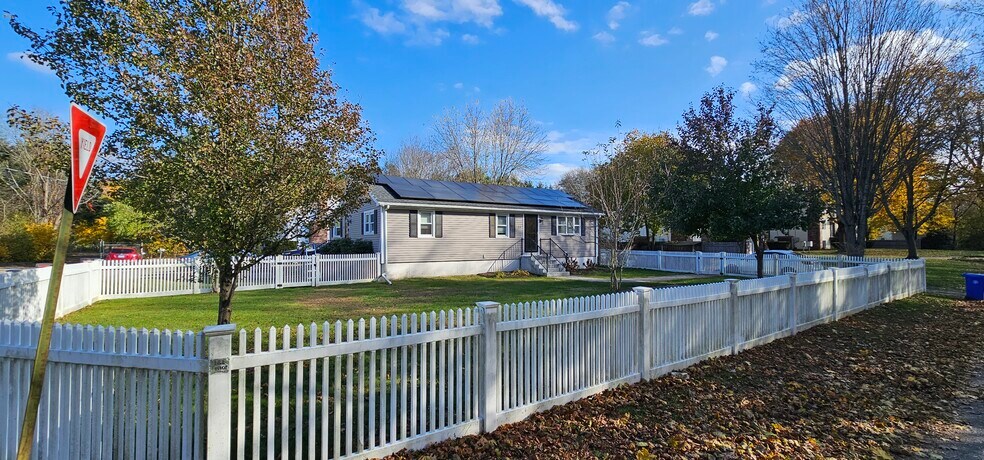 Building Photo - 23 Frenier Ave