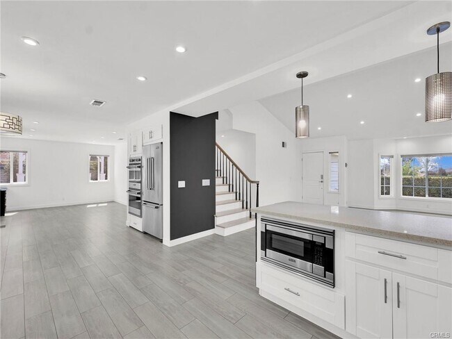 Building Photo - 10900 Meseta Dr