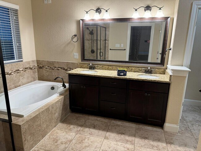 Building Photo - 28815 Chaffin Light