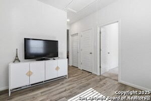 Building Photo - 1308 Lydian Broom