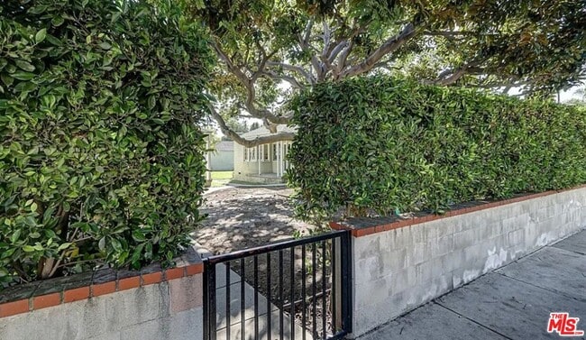 Building Photo - 1430 Ocean Park Blvd