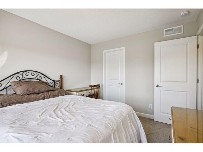 Building Photo - 6303 Jensen Ave S