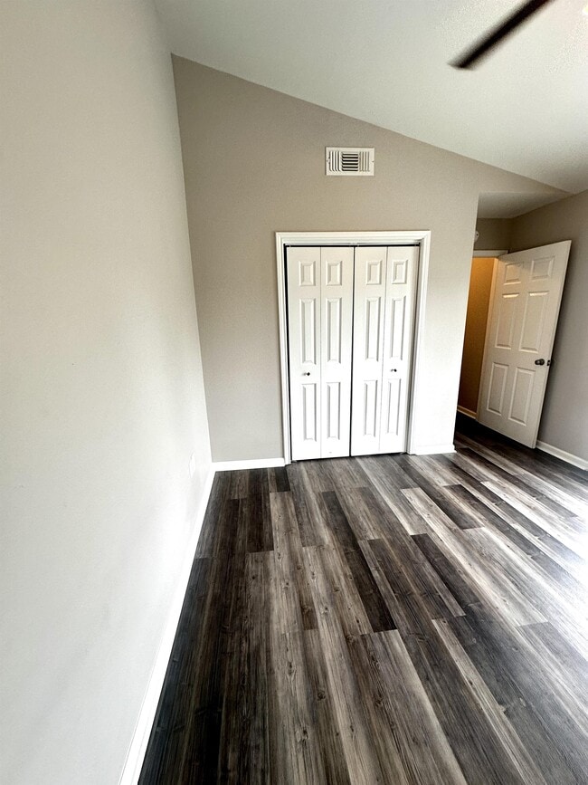 Building Photo - 1814 Fox Run Dr