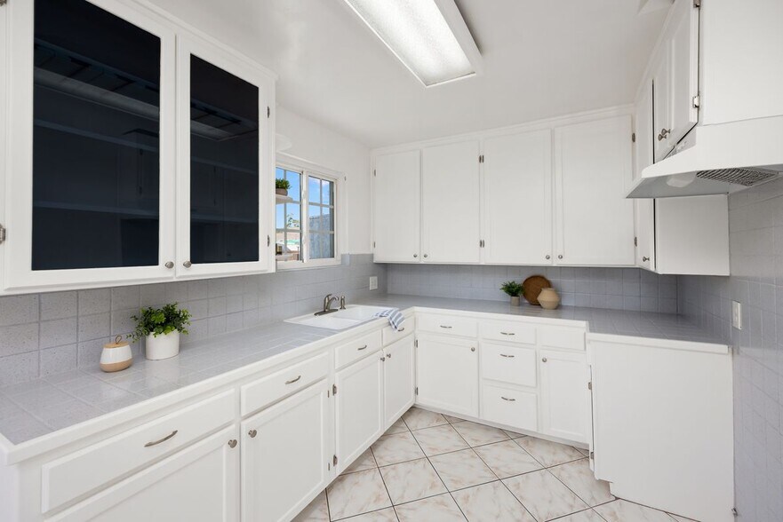 Building Photo - 4551 Maris Ave