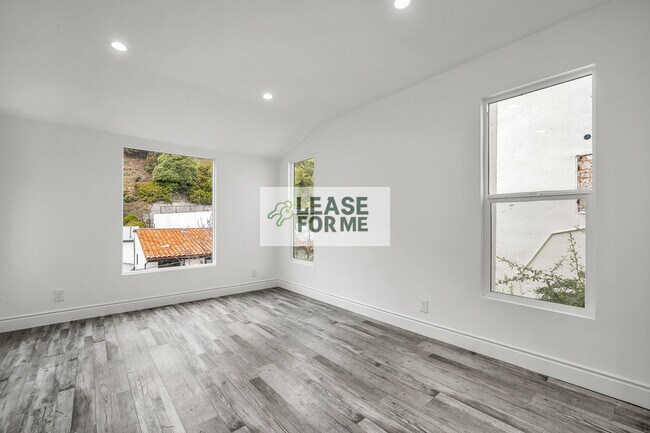 Building Photo - 9848 Portola Dr