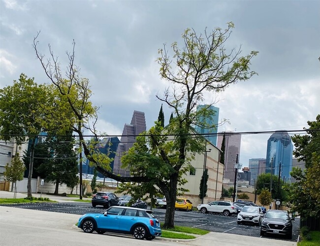 Building Photo - 1406 Edwards St