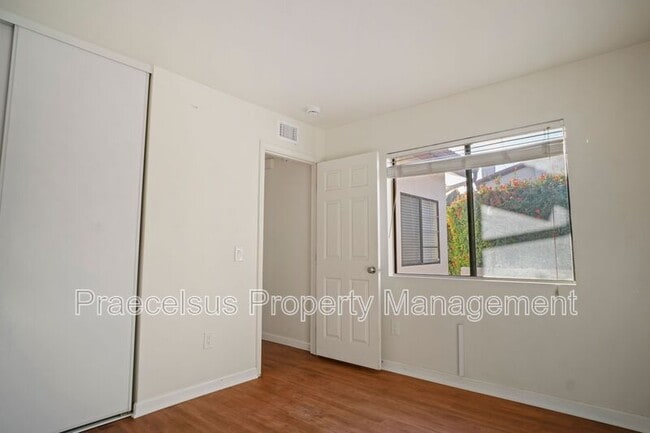 Building Photo - 1535 Apache Dr