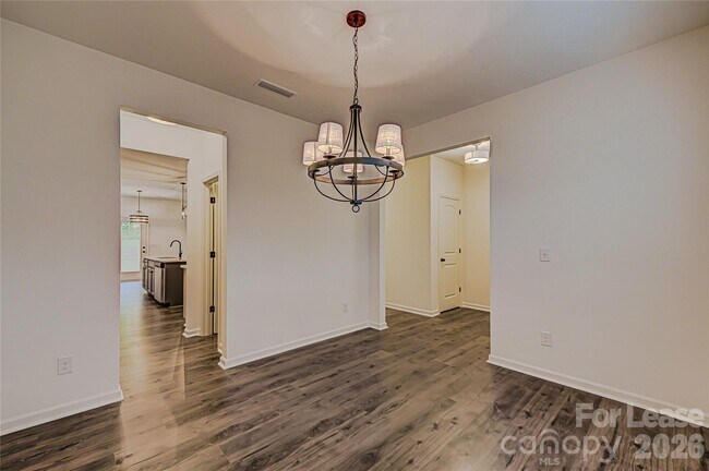 Building Photo - 4020 Beacon Ave