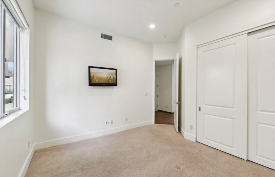 Bedroom 3 - Lower Level - 2205 Rockefeller Ln