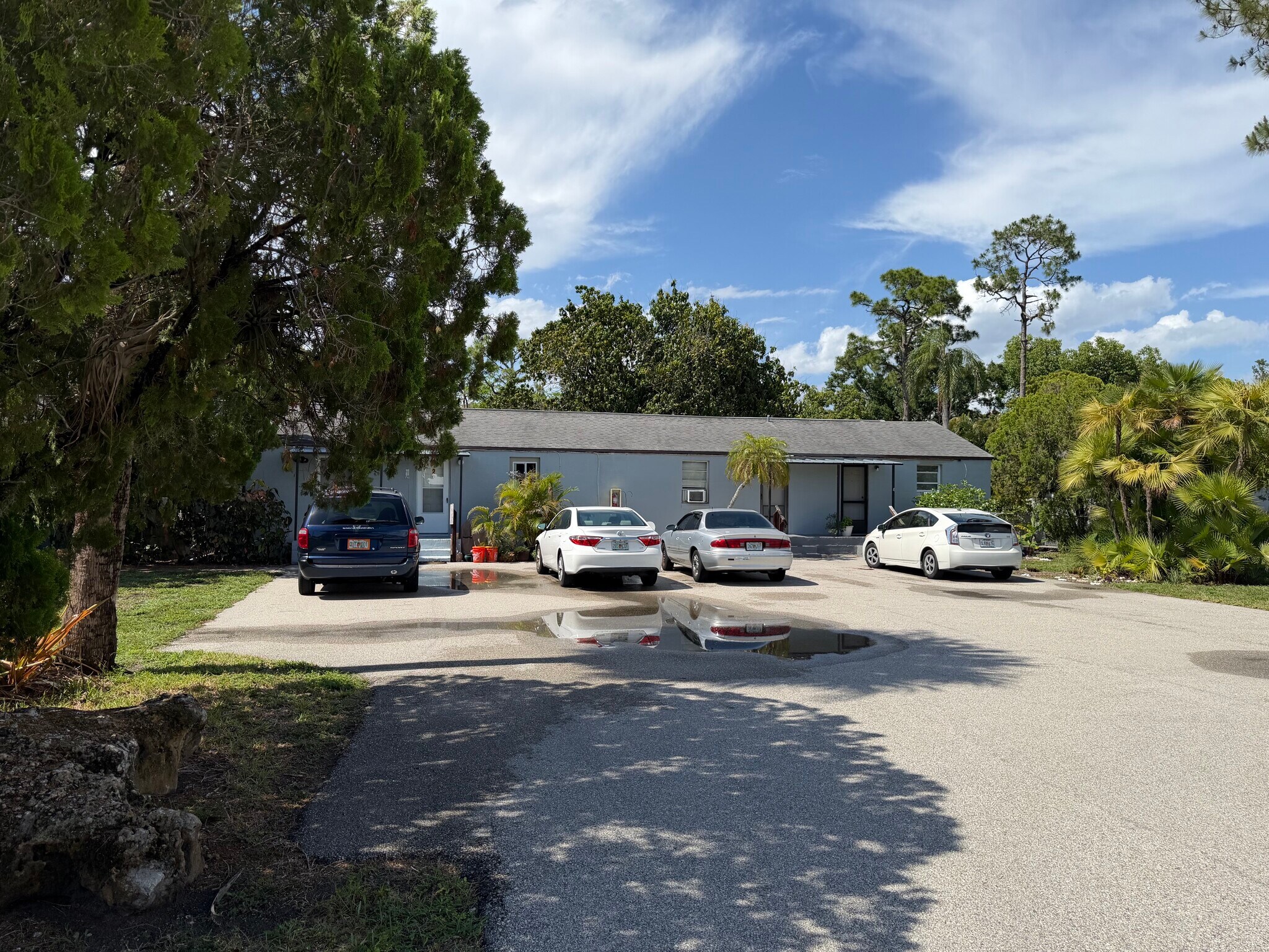 Building Photo - 303 South Rd