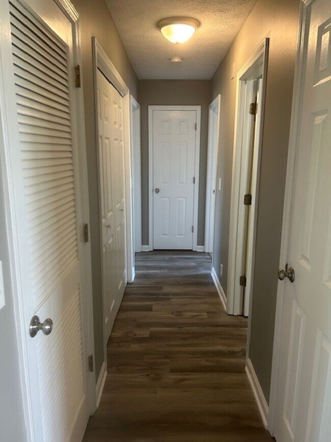 Building Photo - Rivergate Townhome Available Now