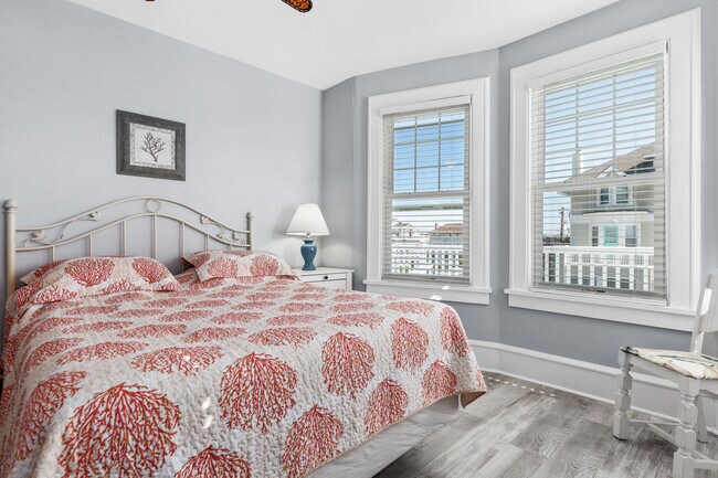 Building Photo - 100 S Amherst Ave