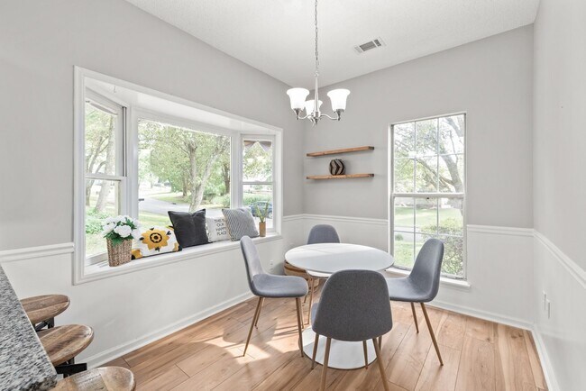 Building Photo - Beautifully Remodeled 4BR Ranch in Matthews