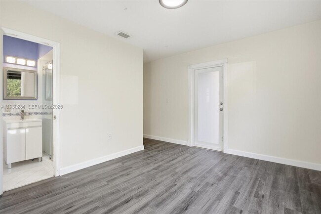 Building Photo - 2120 SW 16th St