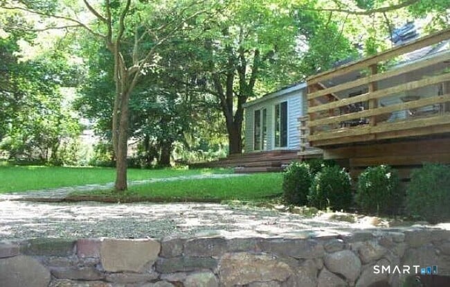 Building Photo - 335 Greens Farms Rd