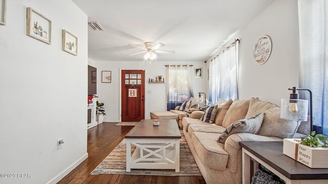 Main sitting room - 3710 W 17th St