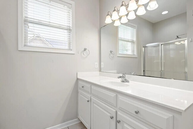 Building Photo - 3225 Mayflower Ln