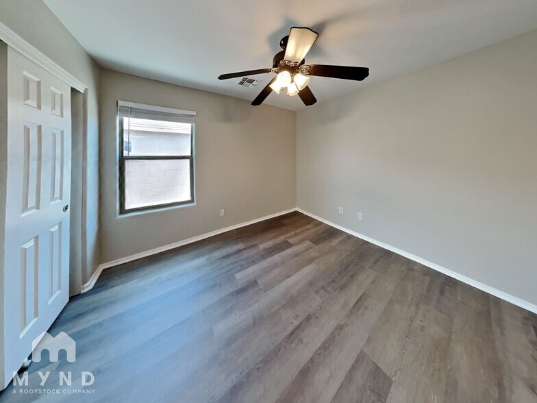 Building Photo - 836 W Burkhalter Dr