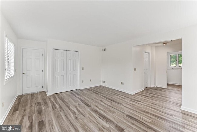 Building Photo - 619 E Hillendale Rd