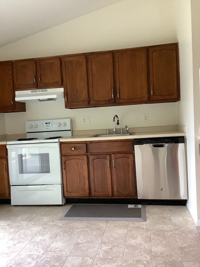 Building Photo - 9437 Macomber Ln