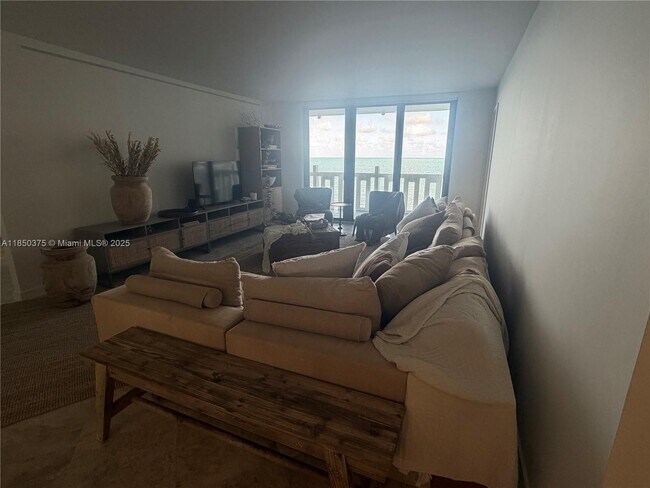 Building Photo - 1111 Crandon Blvd