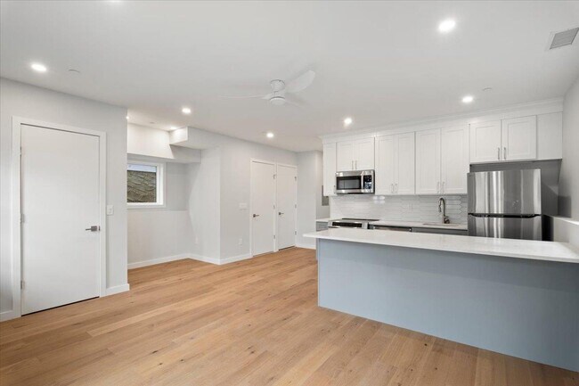 Building Photo - 46 Hudson St
