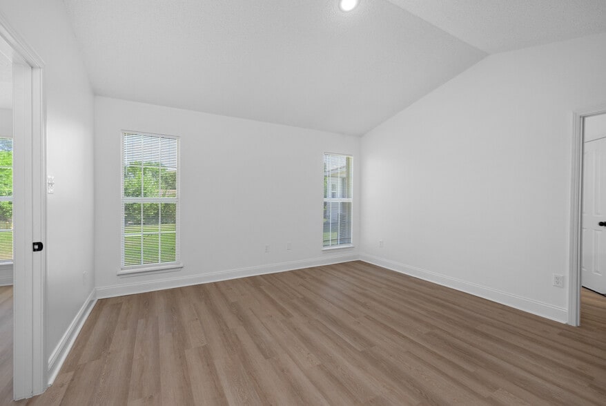 Building Photo - 750 Sweetwater Dr