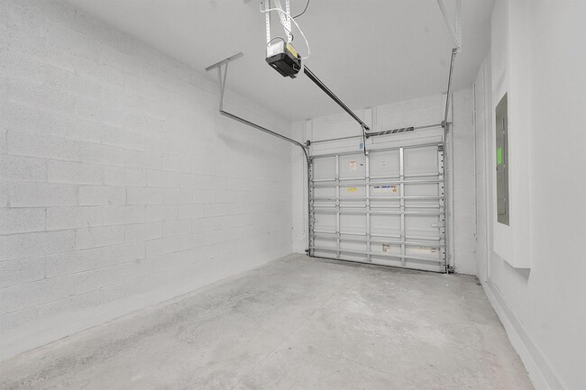 Building Photo - 6436 Seabright Ter