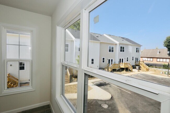 Building Photo - 809 S Cameron St